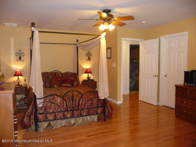 169 Long Swamp Road New Egypt, NJ 08533 - Photo 5 of 27 P1070499.JPG