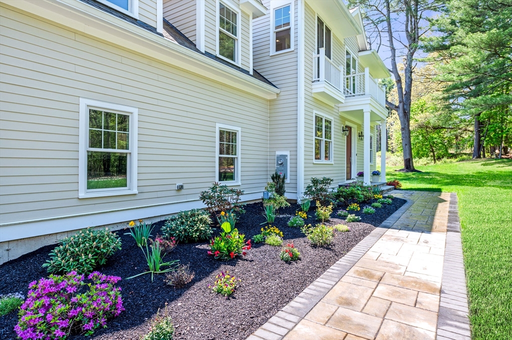 333 Perkins Row Topsfield, MA 01983 - Photo 4 of 42