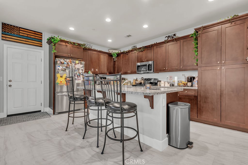 675 South Mandarin Lane Rialto, CA 92376 - Photo 12 of 43