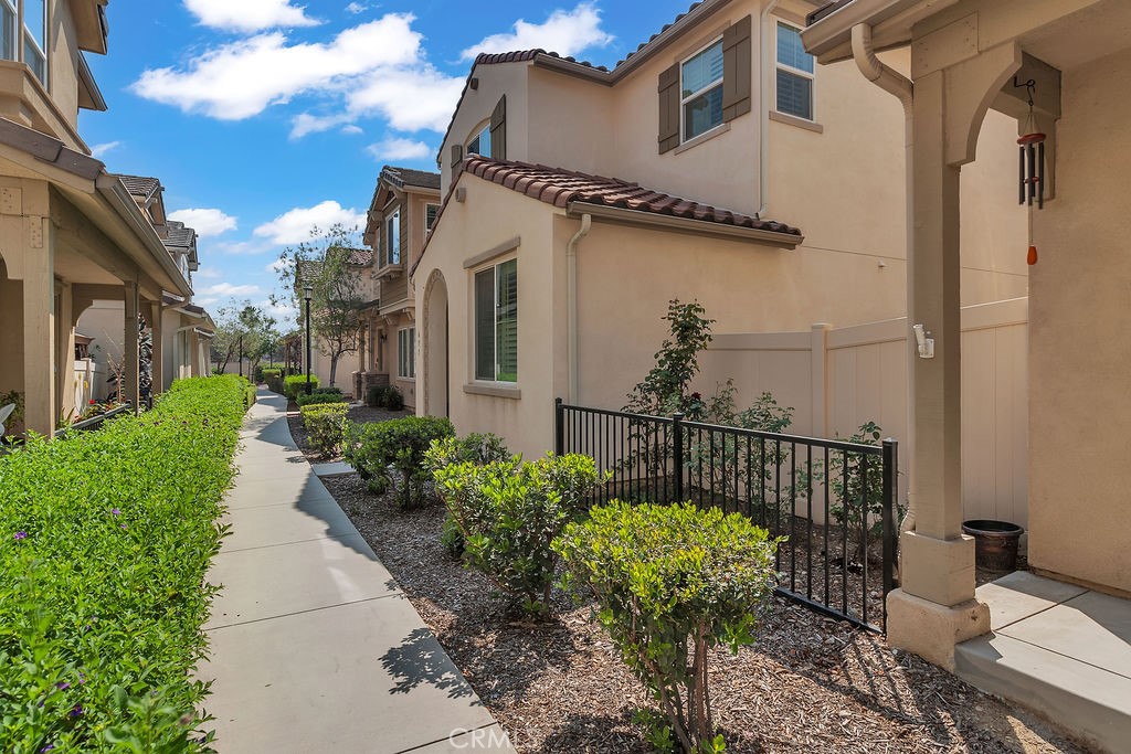 675 South Mandarin Lane Rialto, CA 92376 - Photo 2 of 43