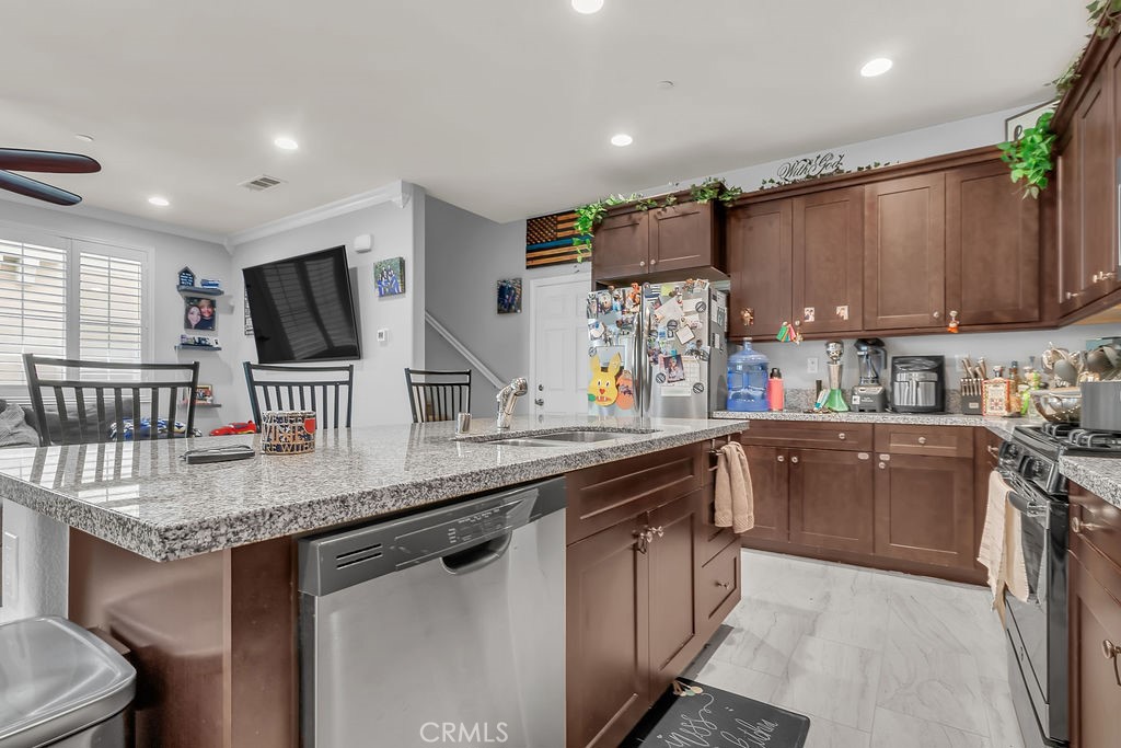 675 South Mandarin Lane Rialto, CA 92376 - Photo 10 of 43