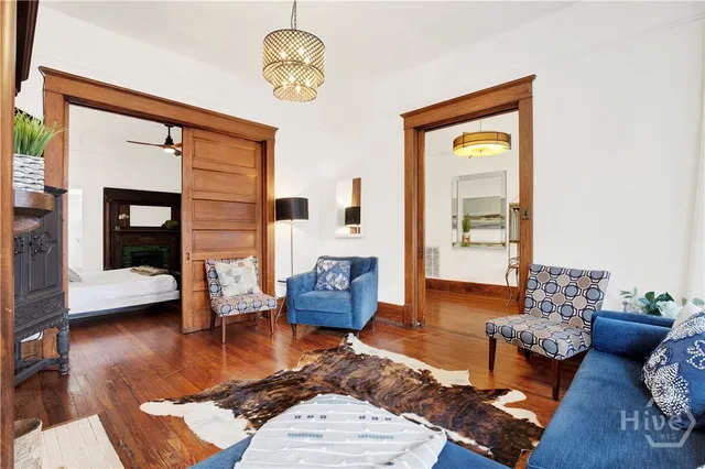 $3,800 | 118 West Waldburg Street, Savannah, GA 31401