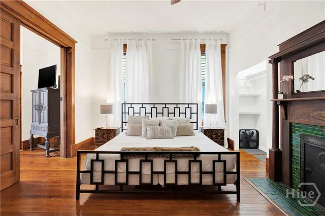 $3,800 | 118 West Waldburg Street, Savannah, GA 31401