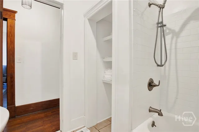 $3,800 | 118 West Waldburg Street, Savannah, GA 31401