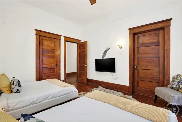 $3,800 | 118 West Waldburg Street, Savannah, GA 31401