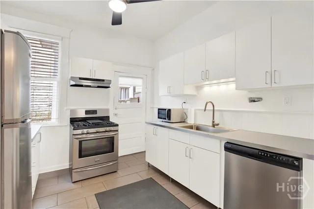 $3,800 | 118 West Waldburg Street, Savannah, GA 31401