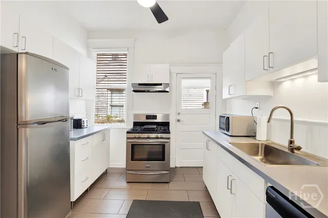 $3,800 | 118 West Waldburg Street, Savannah, GA 31401