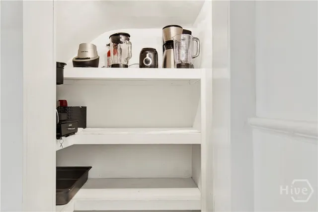 $3,800 | 118 West Waldburg Street, Savannah, GA 31401