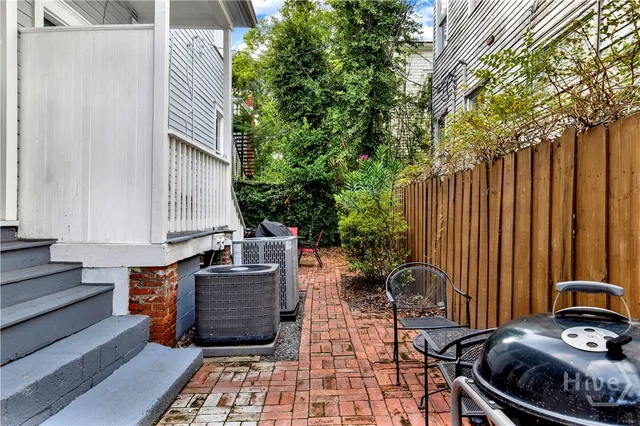 $3,800 | 118 West Waldburg Street, Savannah, GA 31401