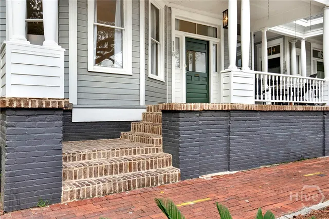 $3,800 | 118 West Waldburg Street, Savannah, GA 31401