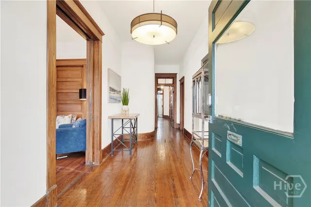 $3,800 | 118 West Waldburg Street, Savannah, GA 31401