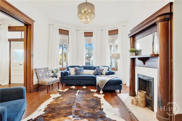 $3,800 | 118 West Waldburg Street, Savannah, GA 31401