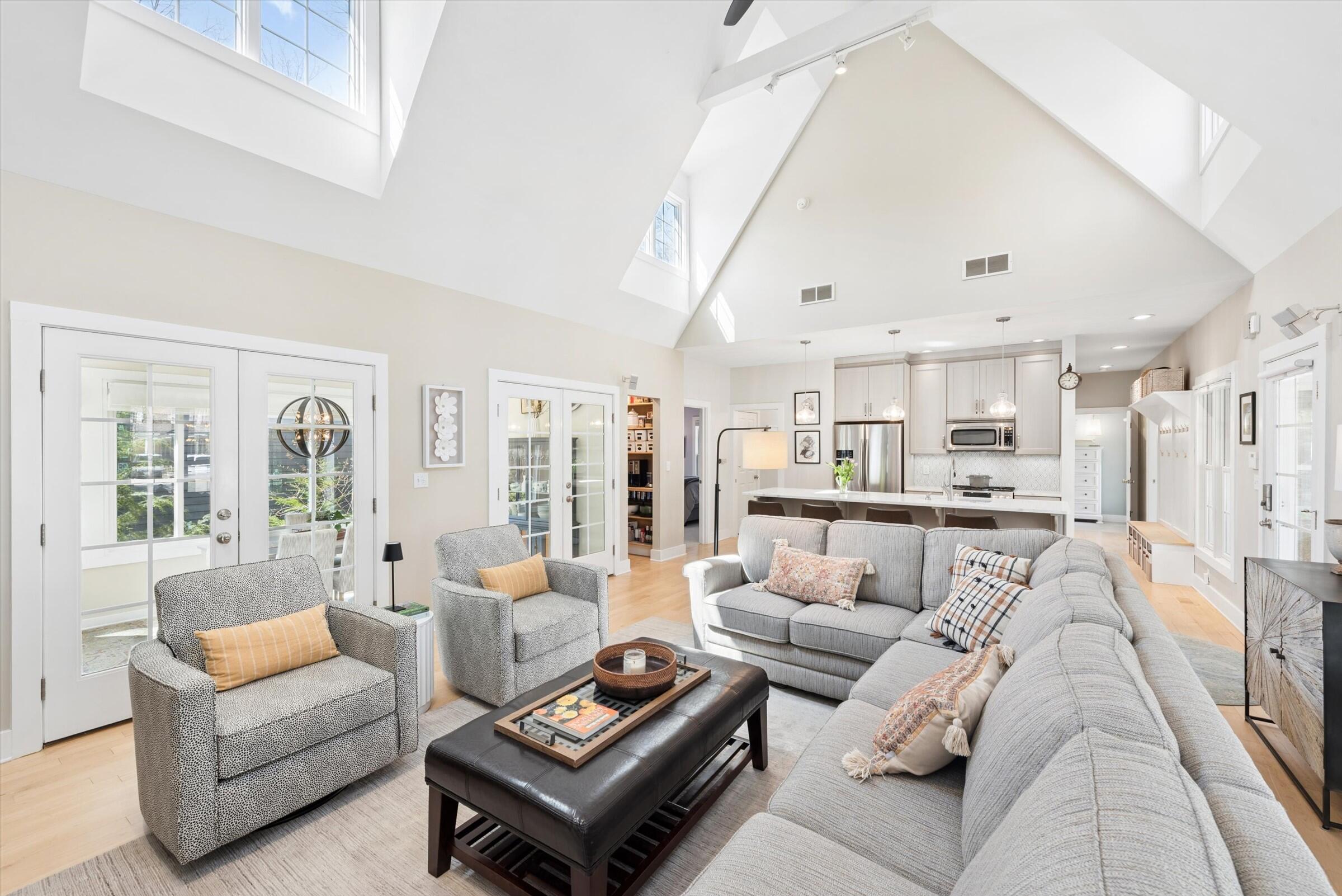 9948 Cottage Lane Union Pier, MI 49129 - Photo 4 of 44 08-Living Room