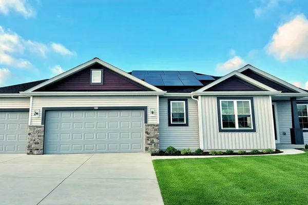 $469,900 | 217 Wollet Drive, Fort Atkinson, WI 53538