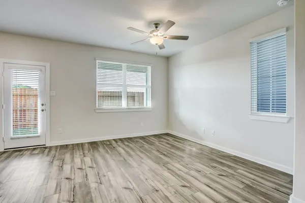 $2,500 | 629 Seabreeze Drive, Kemah, TX 77565