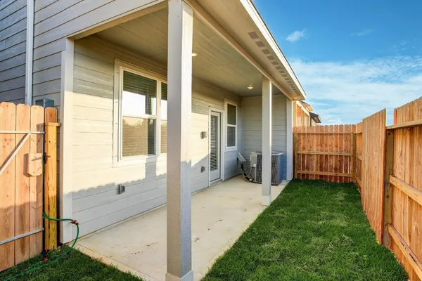 $2,500 | 629 Seabreeze Drive, Kemah, TX 77565