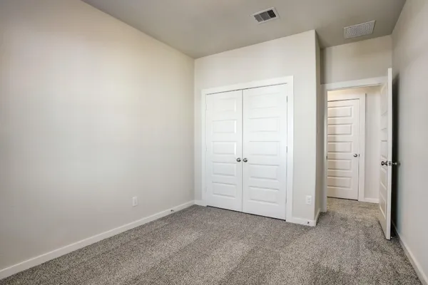 $2,500 | 629 Seabreeze Drive, Kemah, TX 77565