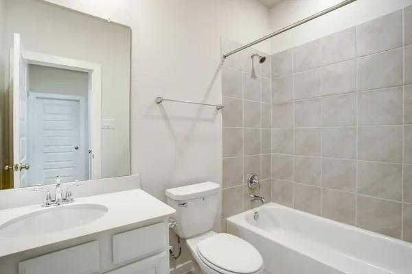 $2,500 | 629 Seabreeze Drive, Kemah, TX 77565