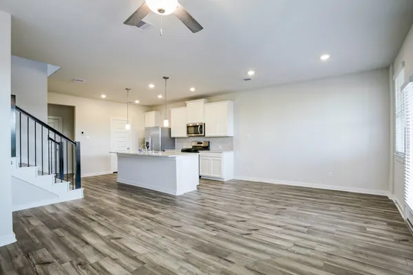 $2,500 | 629 Seabreeze Drive, Kemah, TX 77565