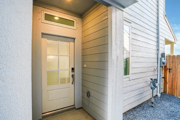 $2,500 | 629 Seabreeze Drive, Kemah, TX 77565