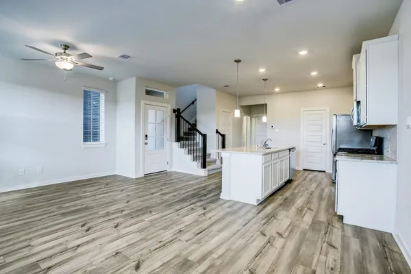 $2,500 | 629 Seabreeze Drive, Kemah, TX 77565
