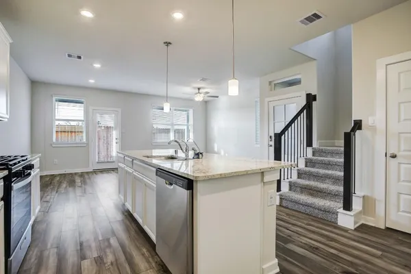 $2,500 | 629 Seabreeze Drive, Kemah, TX 77565