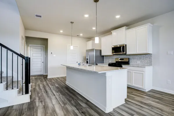 $2,500 | 629 Seabreeze Drive, Kemah, TX 77565
