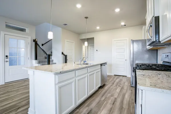 $2,500 | 629 Seabreeze Drive, Kemah, TX 77565