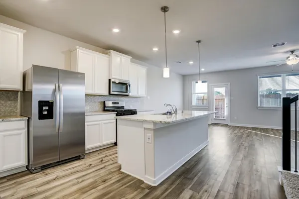 $2,500 | 629 Seabreeze Drive, Kemah, TX 77565
