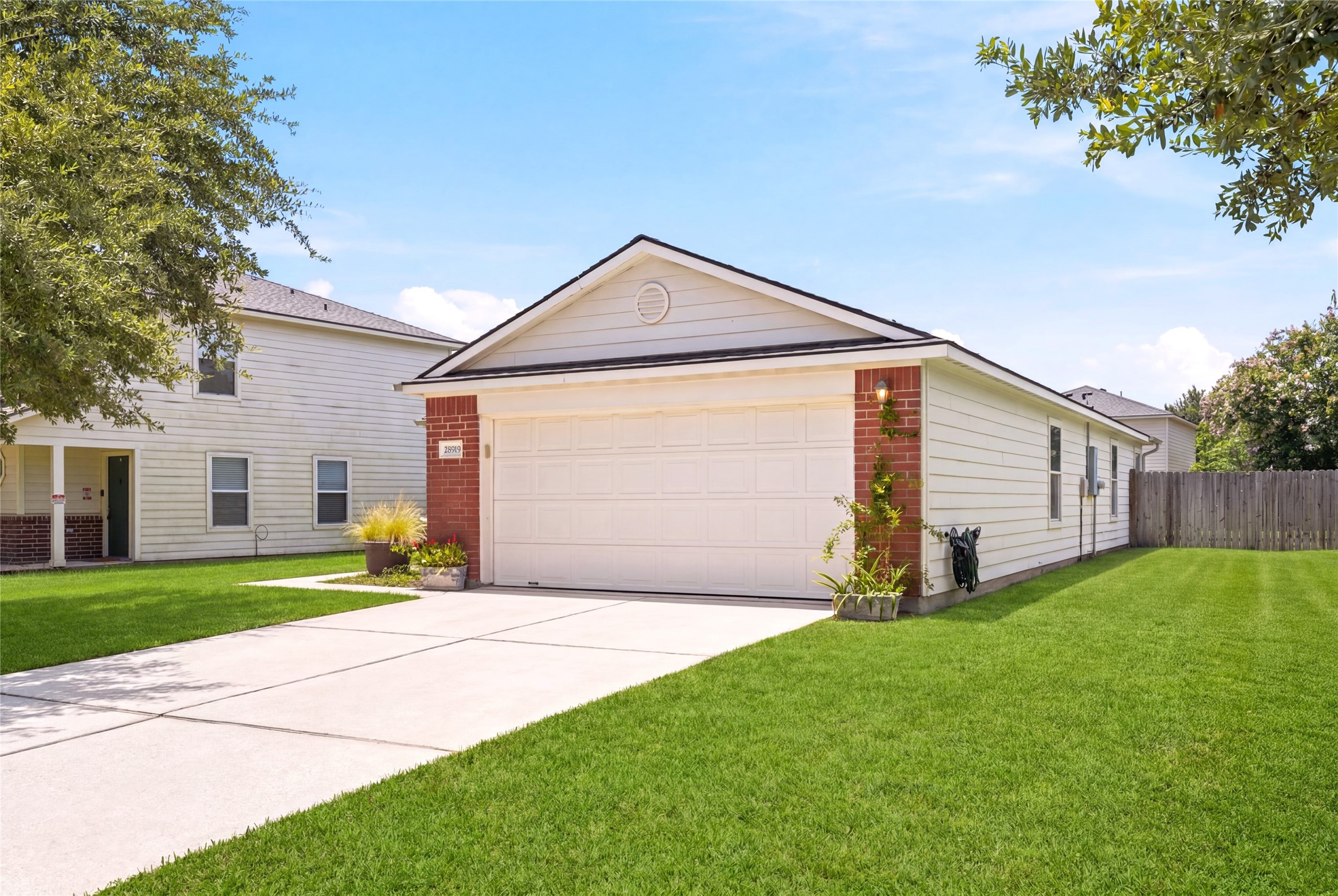 28919 Village Creek Loop Spring, TX 77386 - Photo 2 of 35
