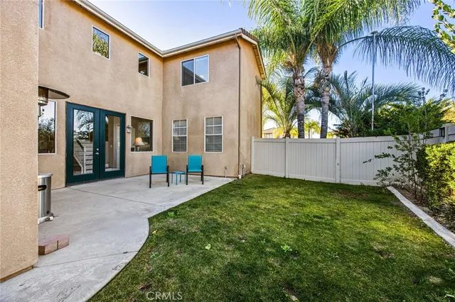 a view of a house with backyard and porch