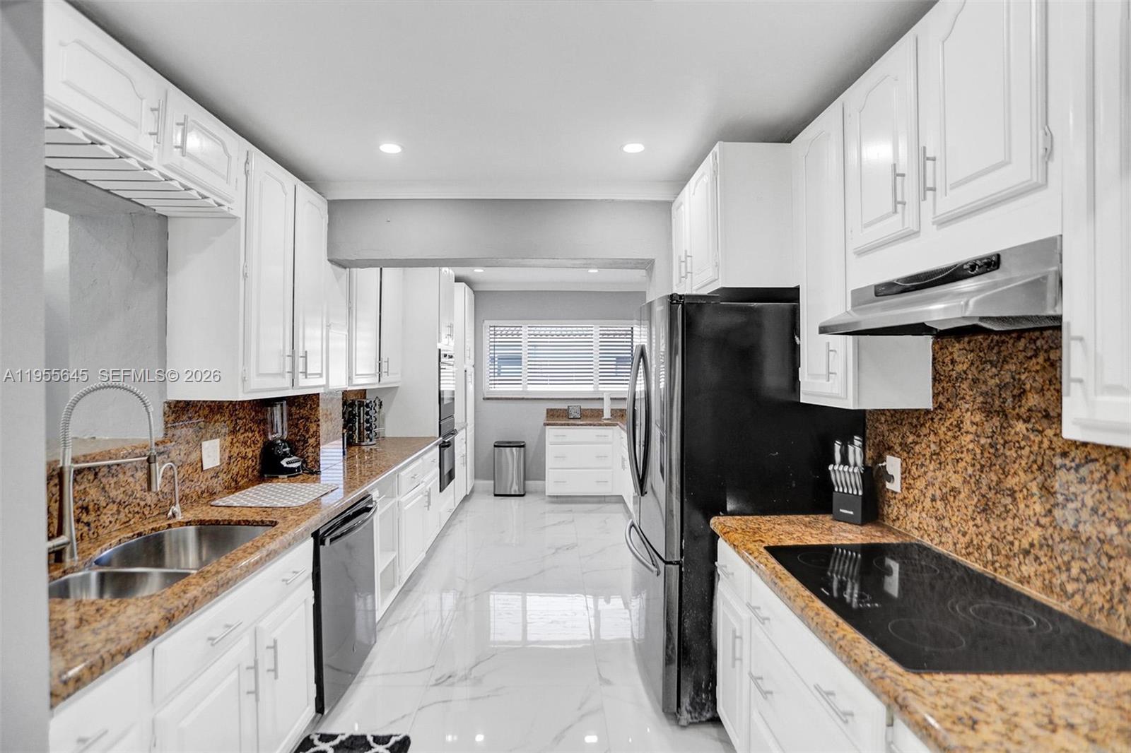 2797 Northeast 21st Terrace Lighthouse Point, FL 33064 - Photo 14 of 64