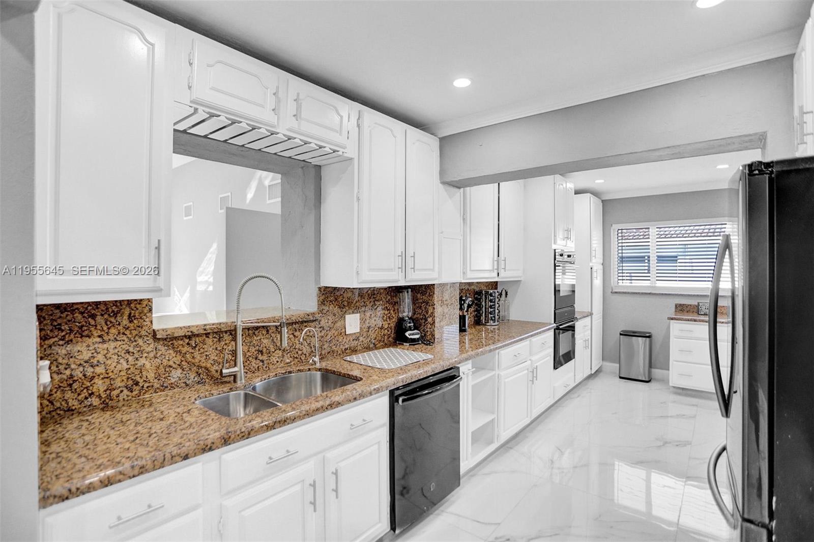 2797 Northeast 21st Terrace Lighthouse Point, FL 33064 - Photo 15 of 64