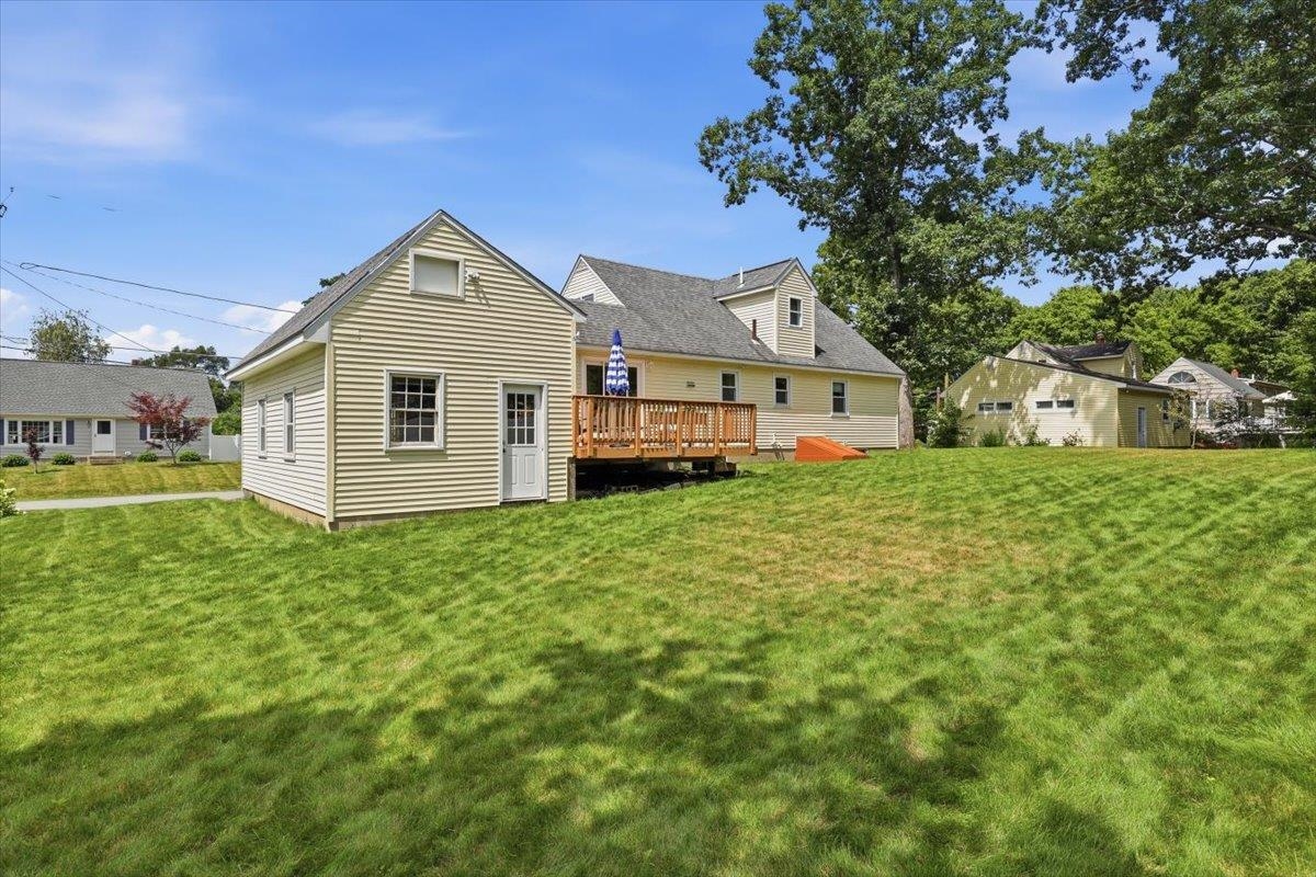7 Hideaway Road Nashua, NH 03064 - Photo 6 of 46 Gallery Image 6