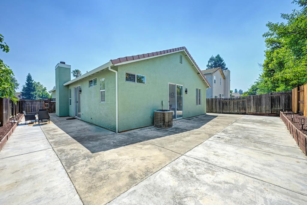 5621 Elk Spring Way Elk Grove, CA 95758 - Photo 33 of 35