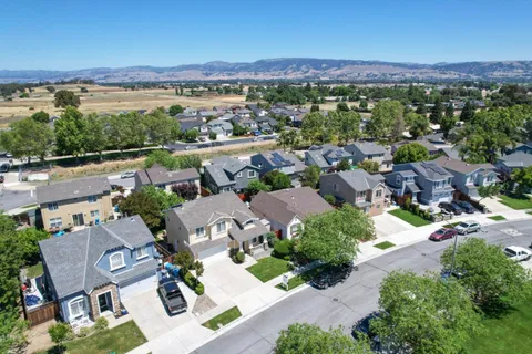 $999,000 | 887 Martiri Drive, Gilroy, CA 95020
