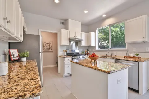 $999,000 | 887 Martiri Drive, Gilroy, CA 95020