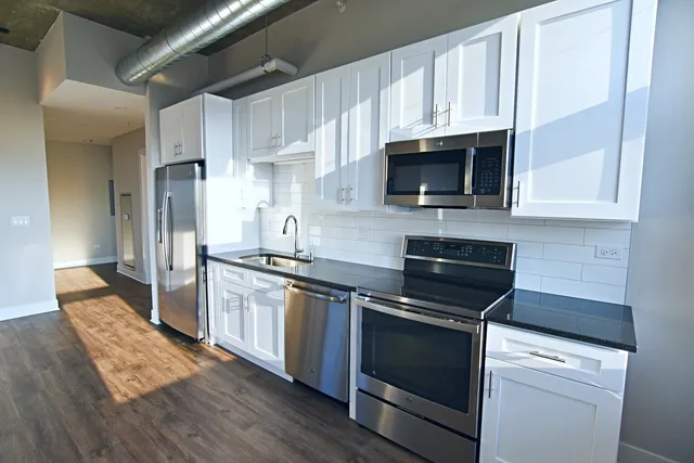 $3,750 | 3833 North Broadway, Unit 612, Chicago, IL 60613