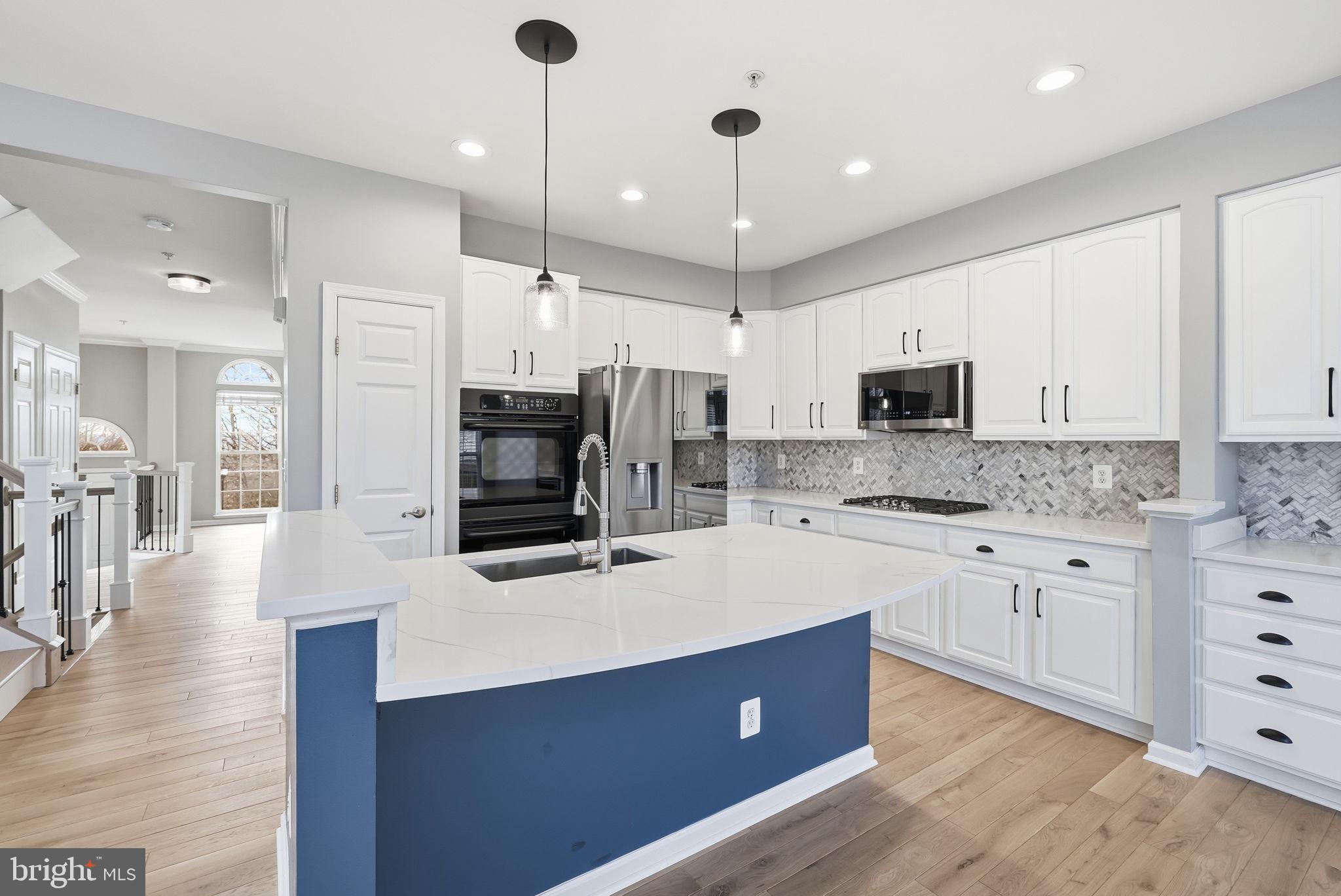 19188 Sweig Terrace Leesburg, VA 20176 - Photo 17 of 58 This is a kitchen you will never want to leave!