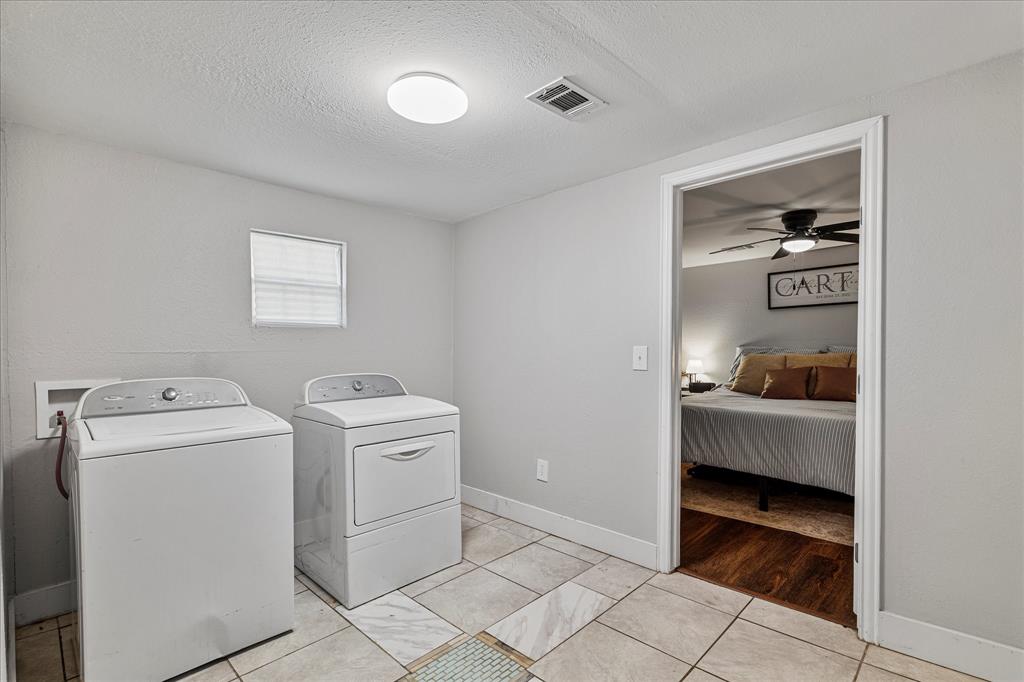 25 West Parnell Street Denison, TX 75020 - Photo 10 of 16 a utility room with dryer and washer