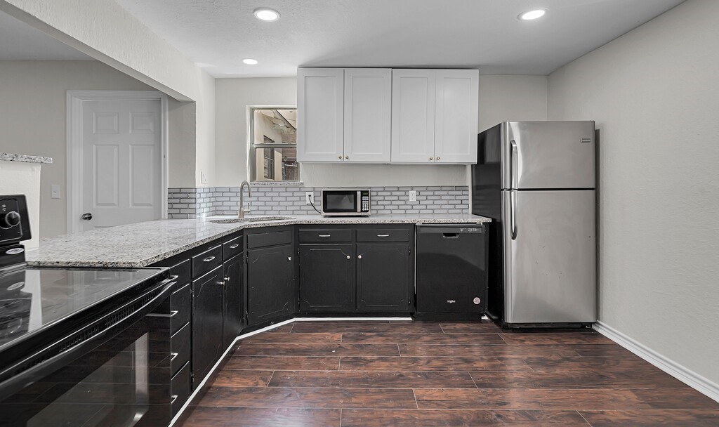 2709 Sarah Street Waco, TX 76706 - Photo 11 of 28