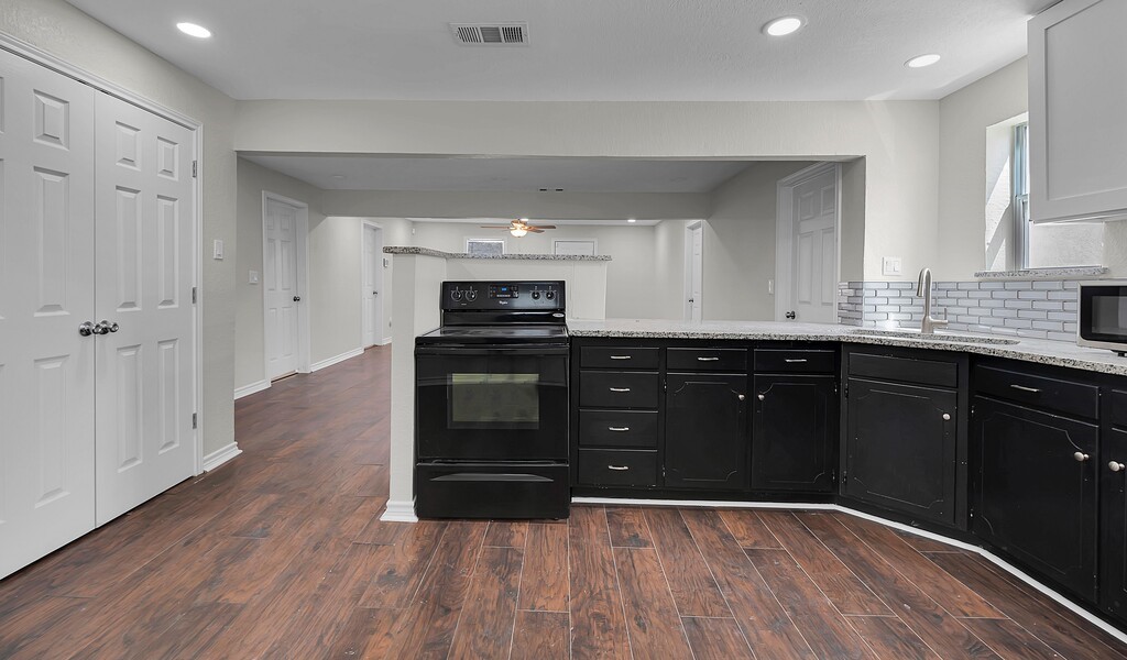 2709 Sarah Street Waco, TX 76706 - Photo 14 of 28