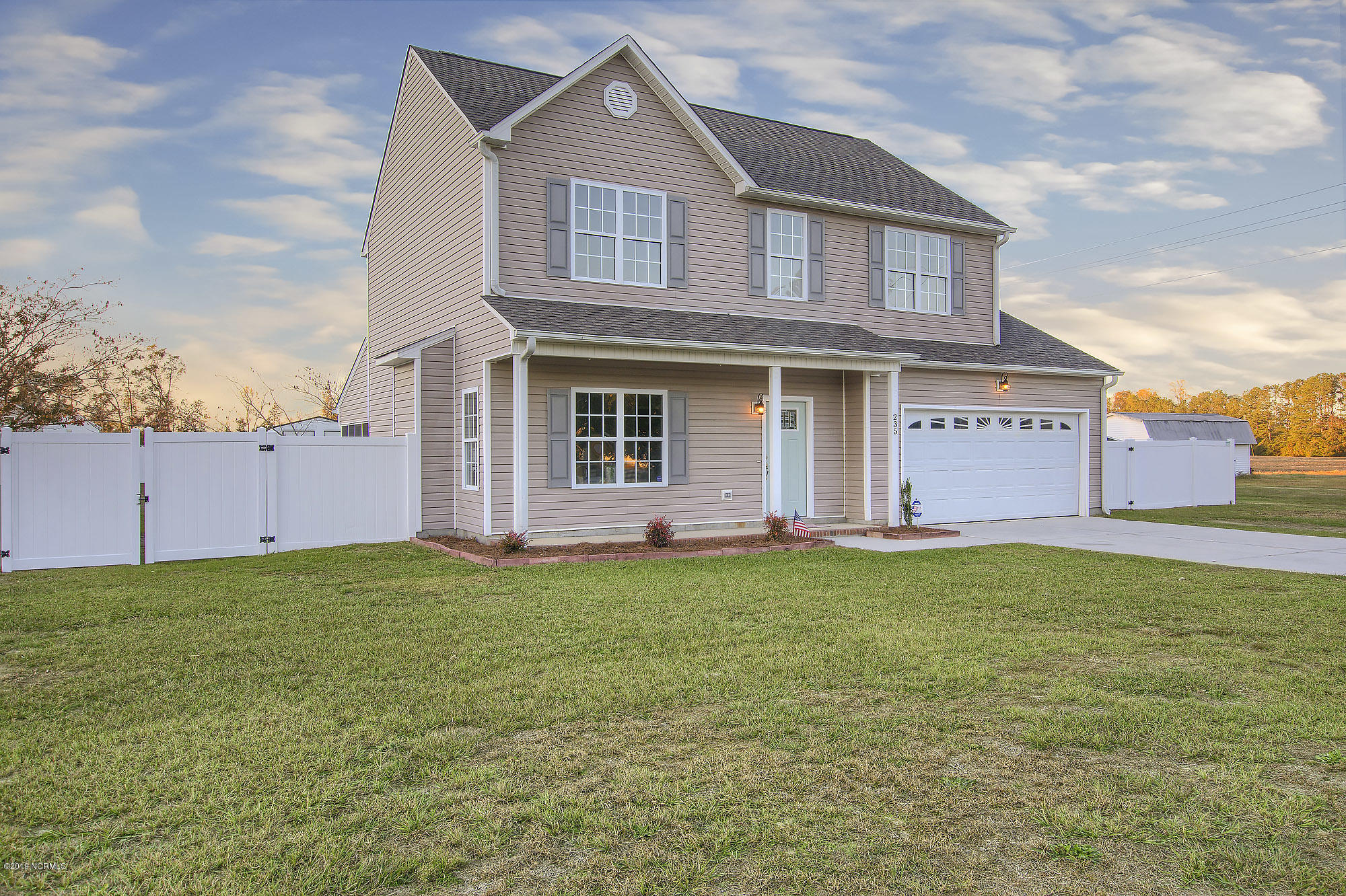 235 Core Road Richlands, NC 28574 - Photo 3 of 32 DSC_5935_6_7_8_9