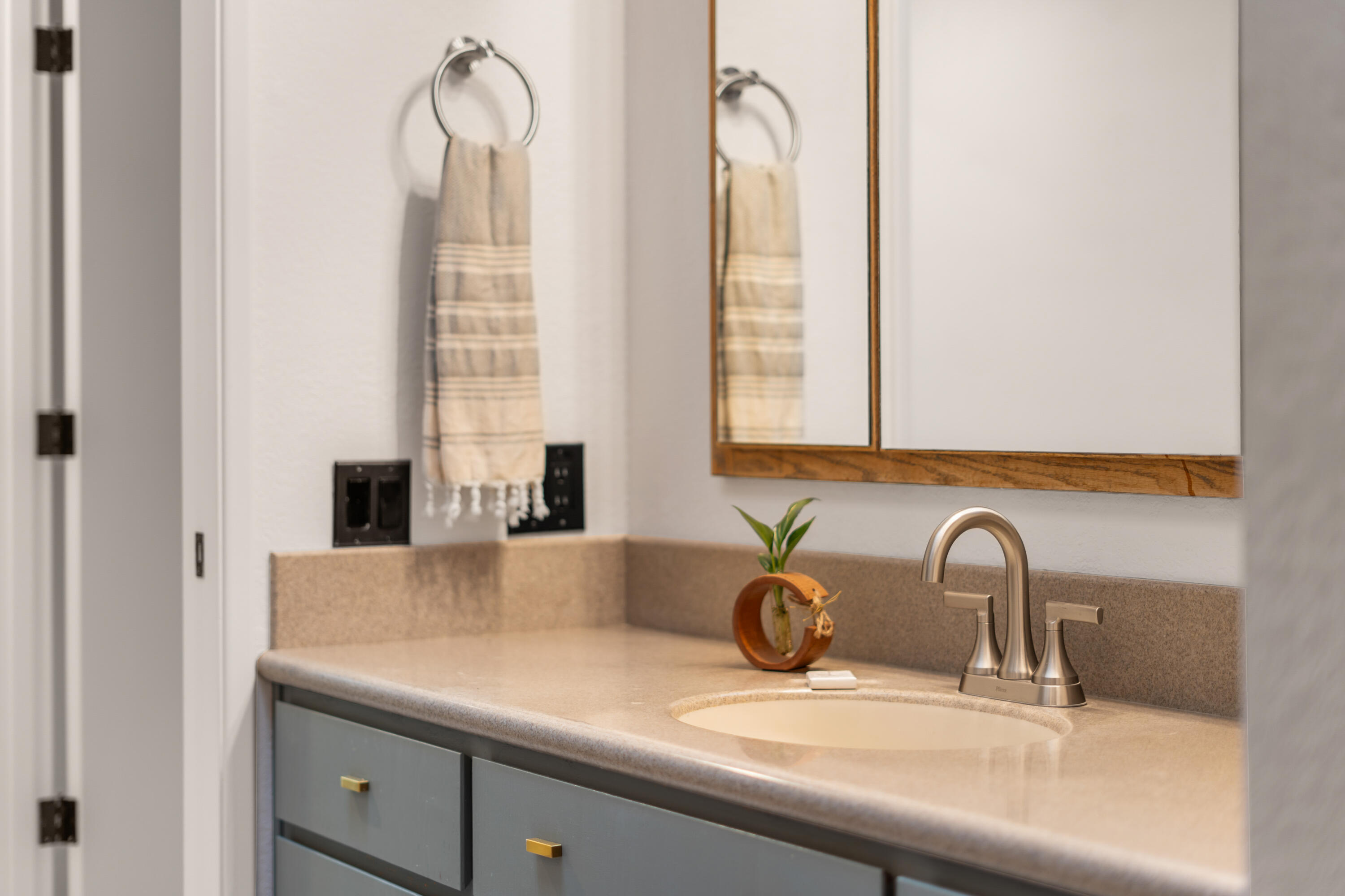 61930 Pettigrew Road Bend, OR 97702 - Photo 27 of 48 60-Bathroom