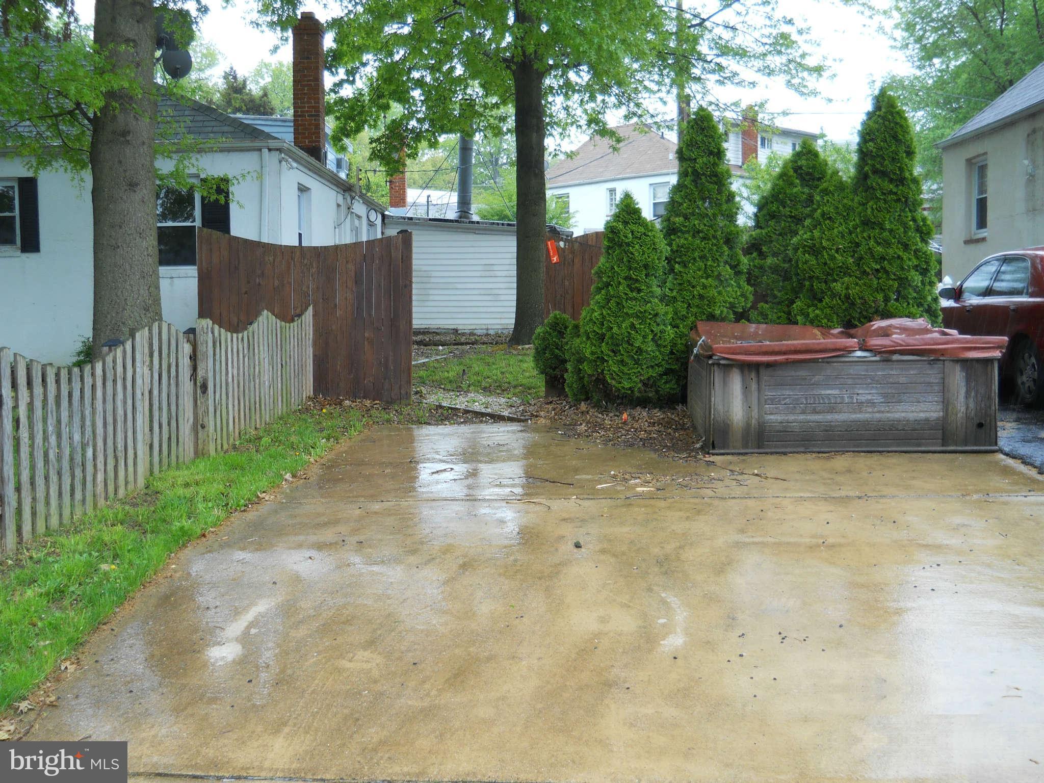 401 Old Home Road Baltimore, MD 21206 - Photo 17 of 18 Exterior (General)-Driveway
