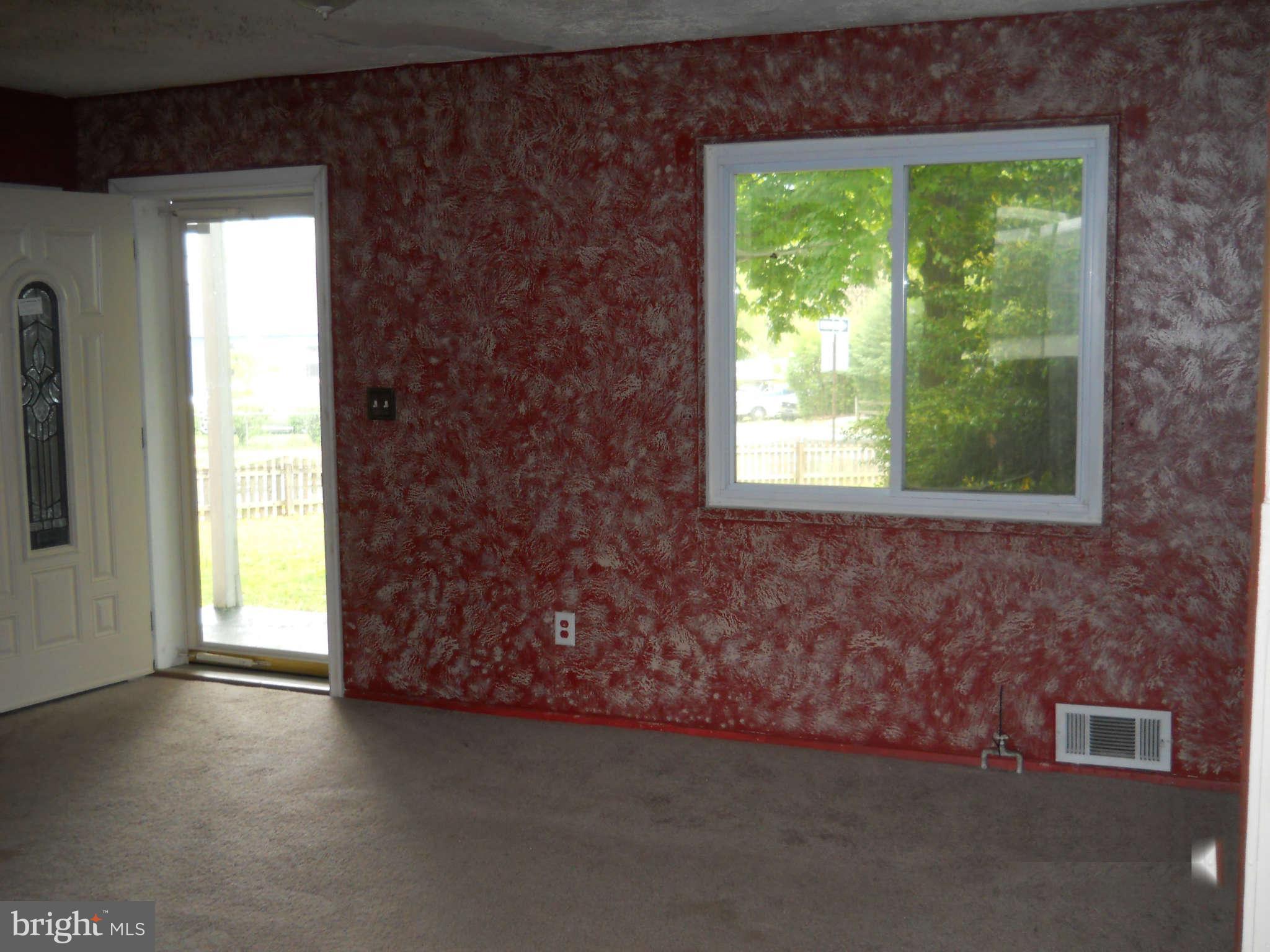 401 Old Home Road Baltimore, MD 21206 - Photo 7 of 18 Living Room-Photo one