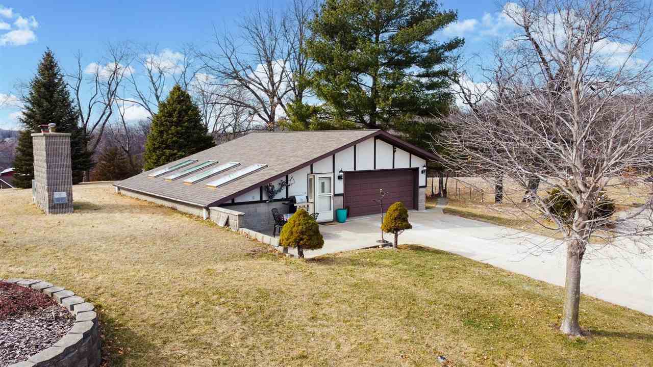 1676 Amana Road Northwest Swisher, IA 52338 - Photo 3 of 50 Gallery Image 3
