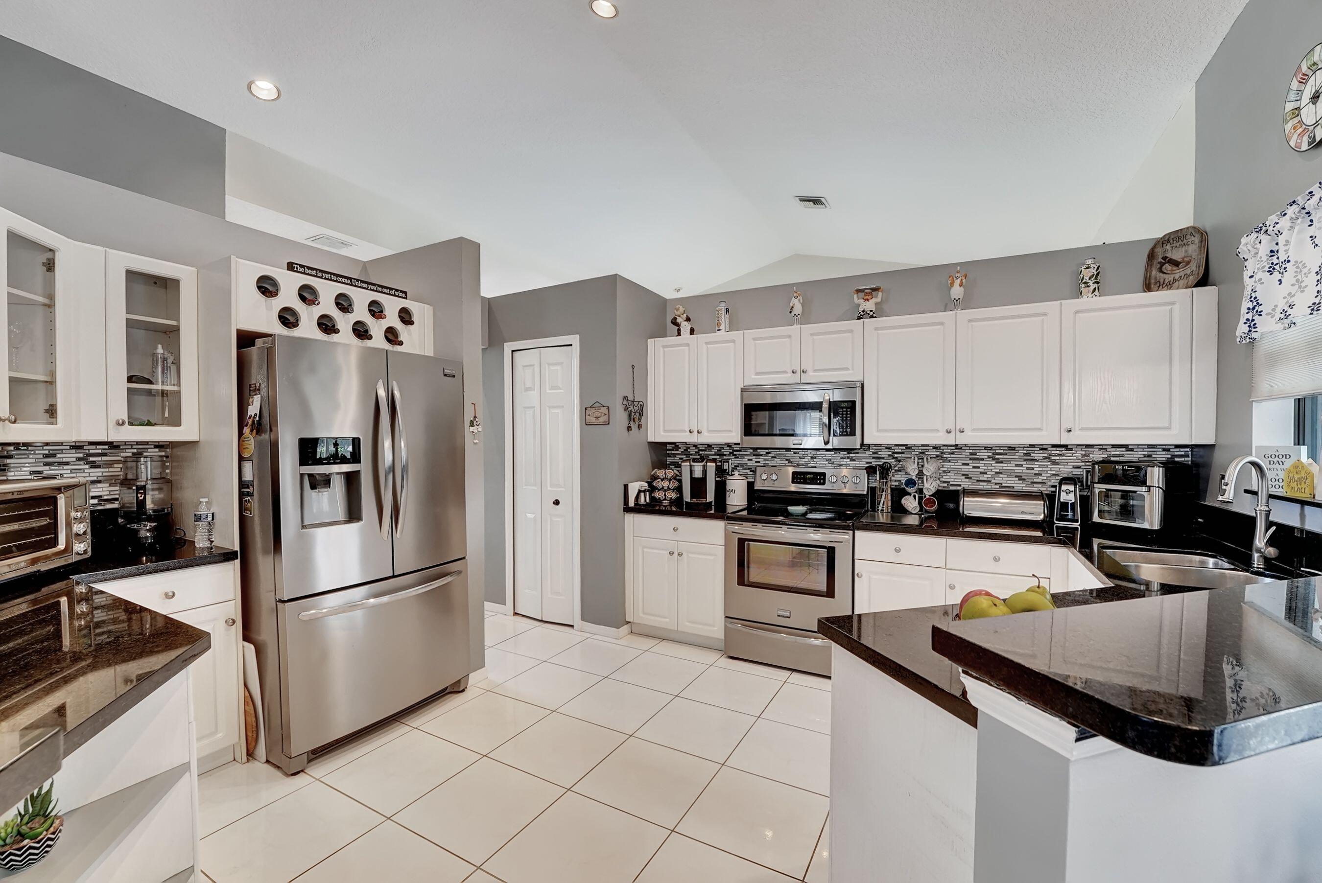 22348 Collington Drive Boca Raton, FL 33428 - Photo 6 of 34 KITCHEN