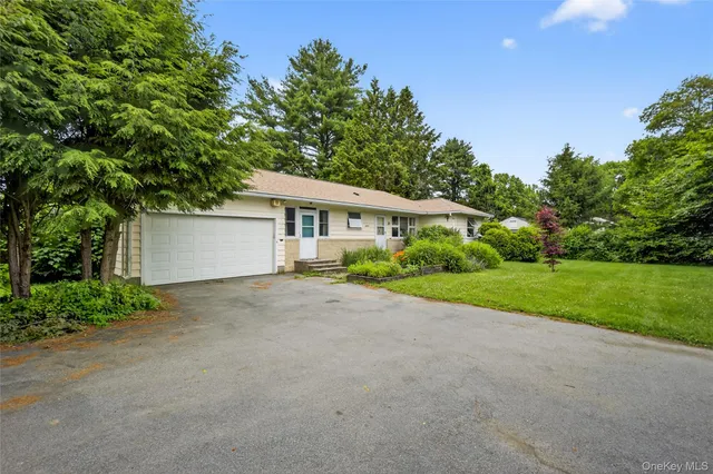 a view of a house with a yard and garage