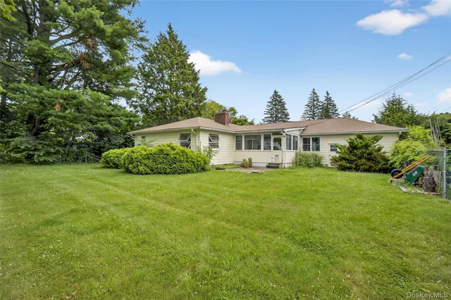 a view of a house with a backyard